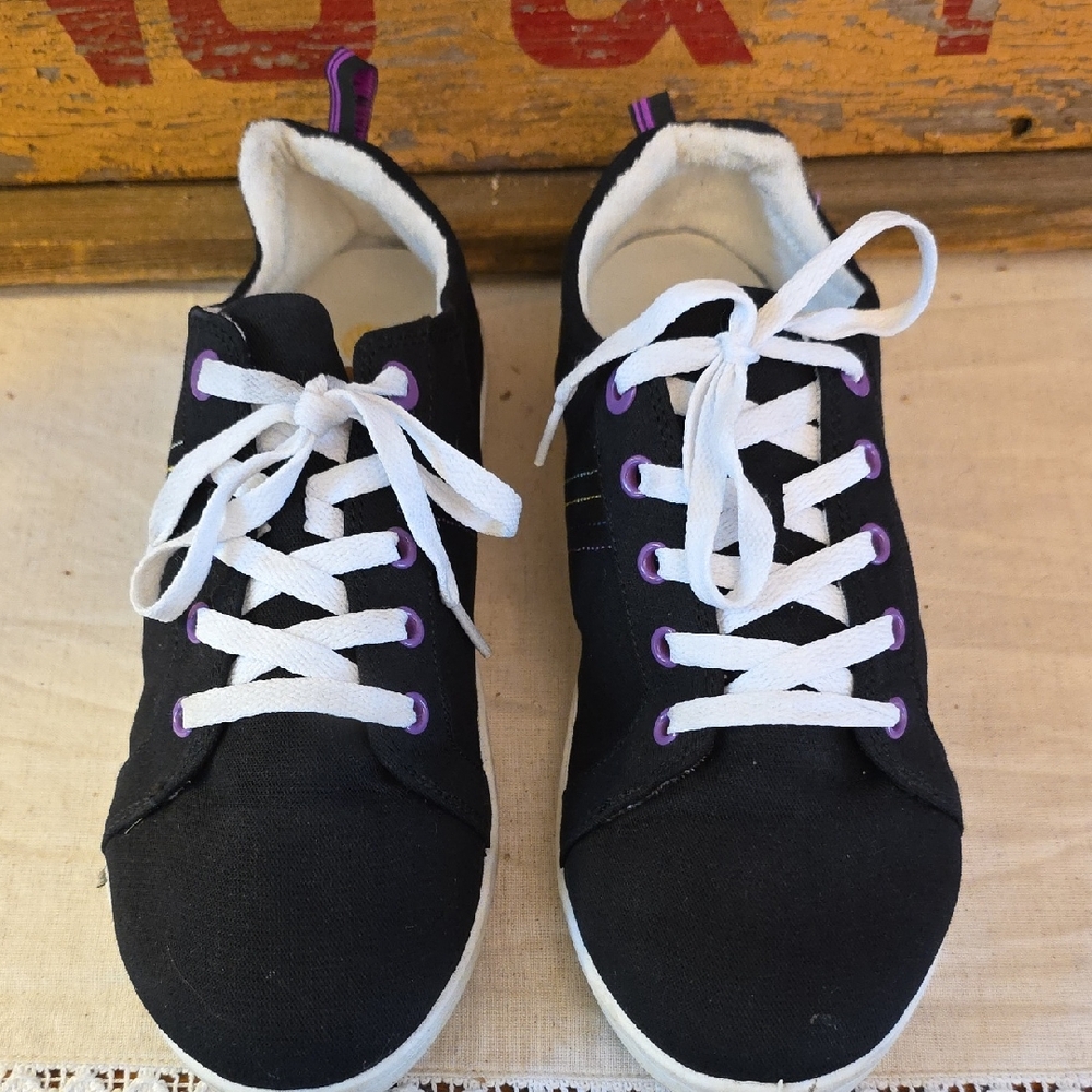 Vionic Black and White Beach Shoes
